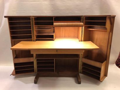 Bureau cabine ou bureau malle en bois ouvrant...